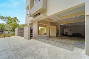 Pintu masuk properti