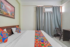 Egyptian cotton sheets, premium bedding, in-room safe, free WiFi - Fabhotel The Virat (Noida)