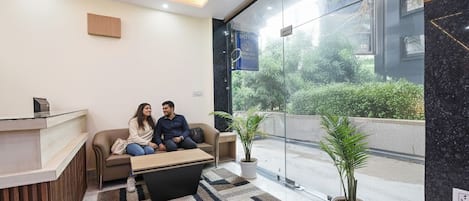 Coin salon dans le hall