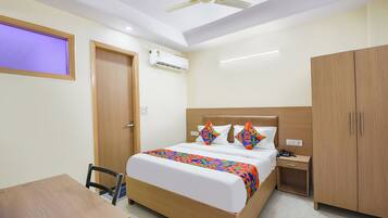 Egyptian cotton sheets, premium bedding, in-room safe, free WiFi