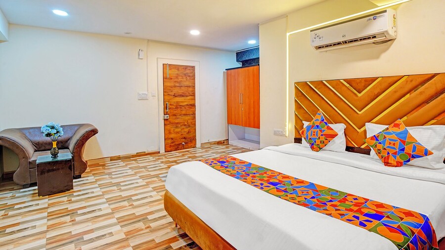 Fabhotel New Krishna Palace