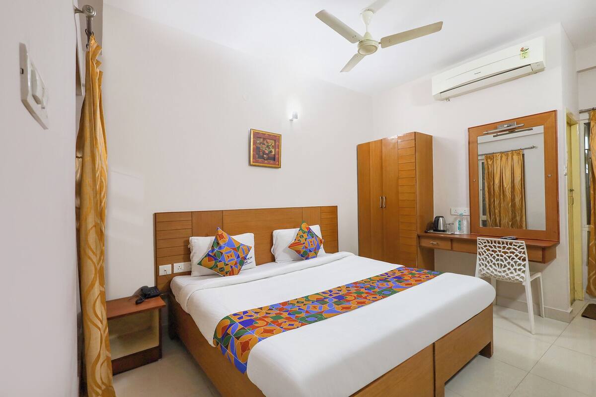 Egyptian cotton sheets, premium bedding, in-room safe, free WiFi