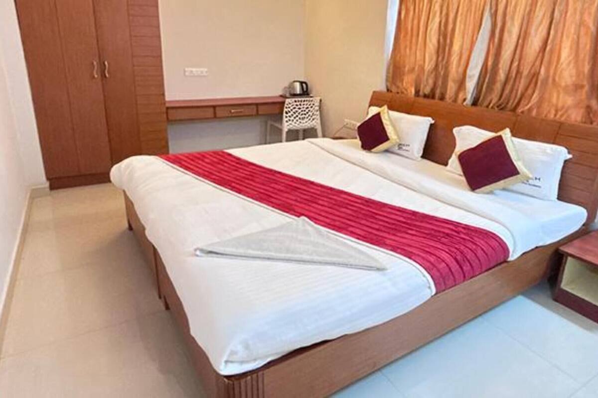 Premium Room | Egyptian cotton sheets, premium bedding, in-room safe, free WiFi
