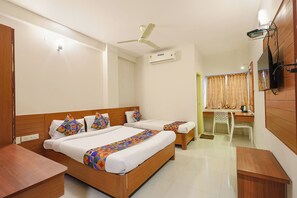 Egyptian cotton sheets, premium bedding, in-room safe, free WiFi