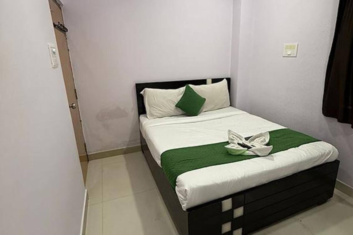 Family Room | Egyptian cotton sheets, premium bedding, in-room safe, free WiFi