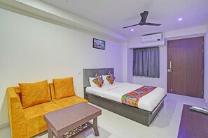 Egyptian cotton sheets, premium bedding, in-room safe, free WiFi