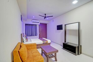 Egyptian cotton sheets, premium bedding, in-room safe, free WiFi