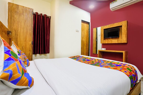 Egyptian cotton sheets, premium bedding, in-room safe, free WiFi