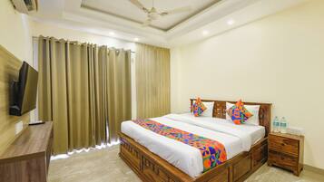 Luxury Suite | Egyptian cotton sheets, premium bedding, in-room safe, free WiFi