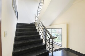 Lobby - Fabhotel Alpha Stayz (Gurugram)
