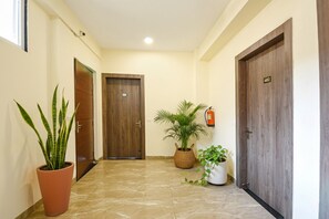 Lobby - Fabhotel Alpha Stayz (Gurugram)