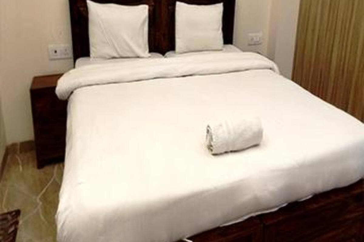 Luxury Suite | Egyptian cotton sheets, premium bedding, in-room safe, free WiFi