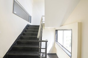 Lobby - Fabhotel Alpha Stayz (Gurugram)