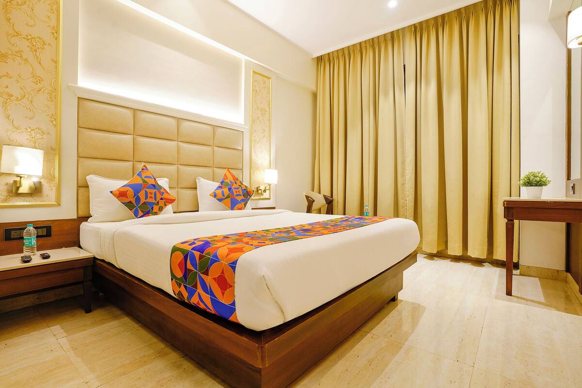 Egyptian cotton sheets, premium bedding, in-room safe, free WiFi