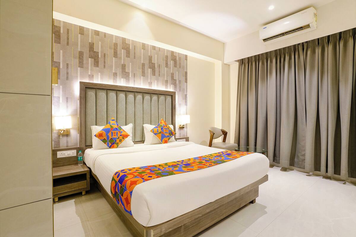 Egyptian cotton sheets, premium bedding, in-room safe, free WiFi