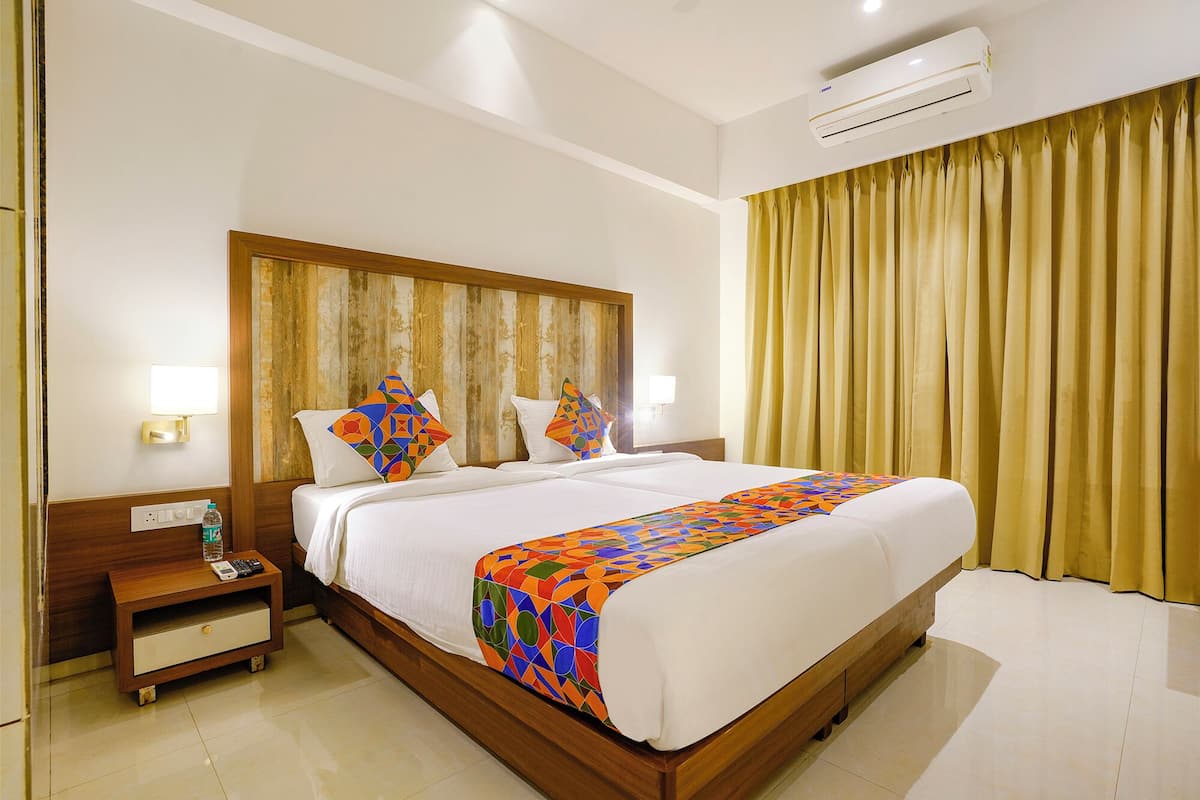Egyptian cotton sheets, premium bedding, in-room safe, free WiFi