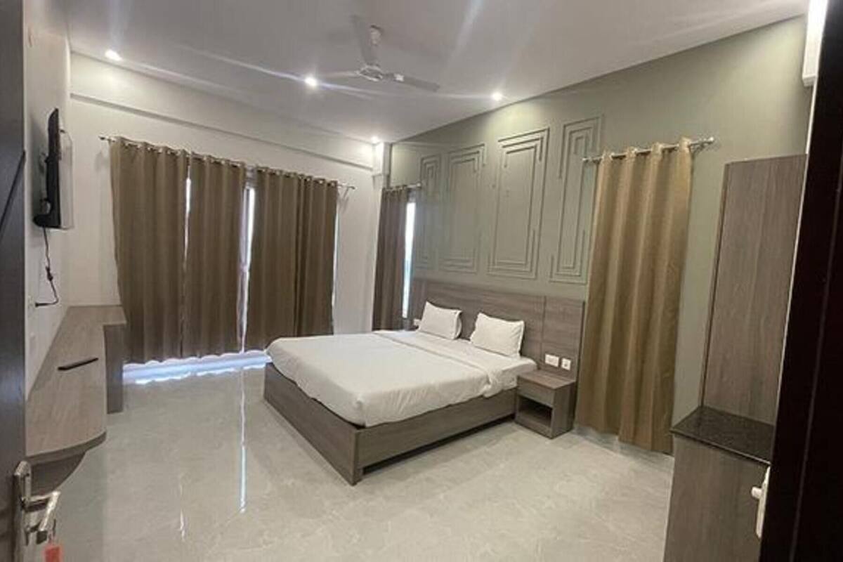 Deluxe Room | Egyptian cotton sheets, premium bedding, in-room safe, free WiFi