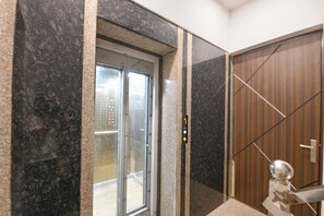 Elevator - Fabhotel Black Pepper (Faridabad)