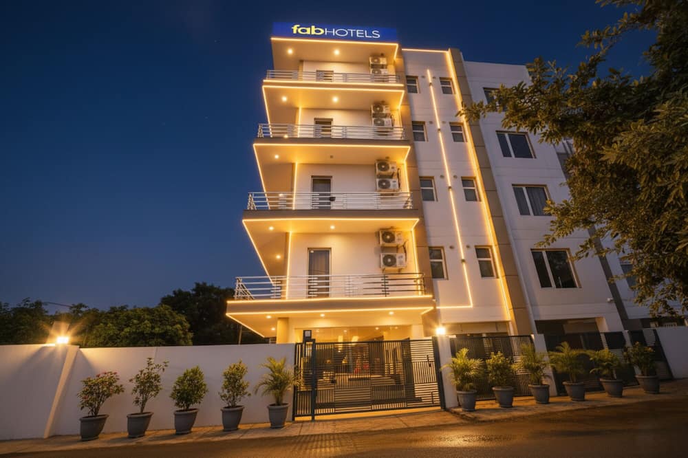 FabHotel Black Pepper- Nr. Batra Heart & Multispecialty Hospital Faridabad