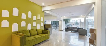 Fabhotel Black Pepper