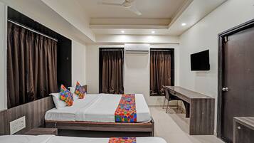 Egyptian cotton sheets, premium bedding, in-room safe, free WiFi