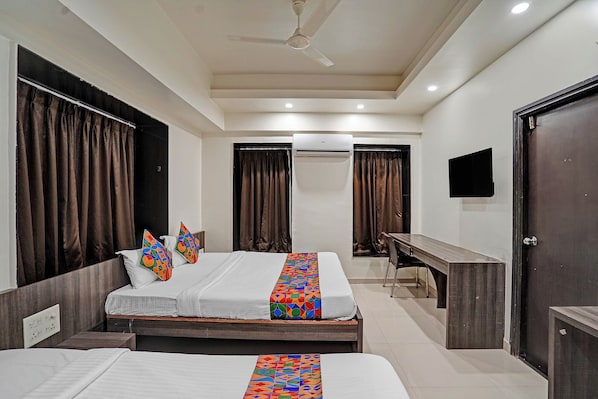 Egyptian cotton sheets, premium bedding, in-room safe, free WiFi