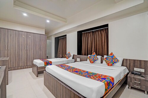 Fabhotel Royal Inn I