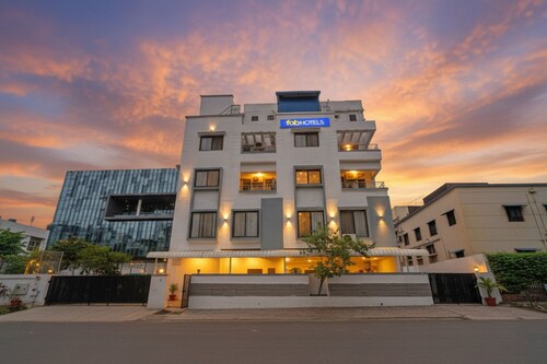 Fabhotel Royal Inn I