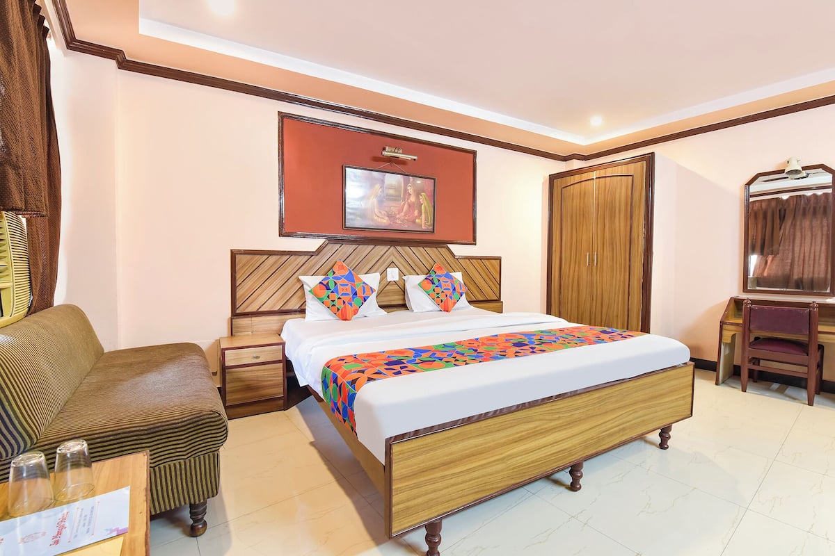 Family Room | Egyptian cotton sheets, premium bedding, in-room safe, free WiFi