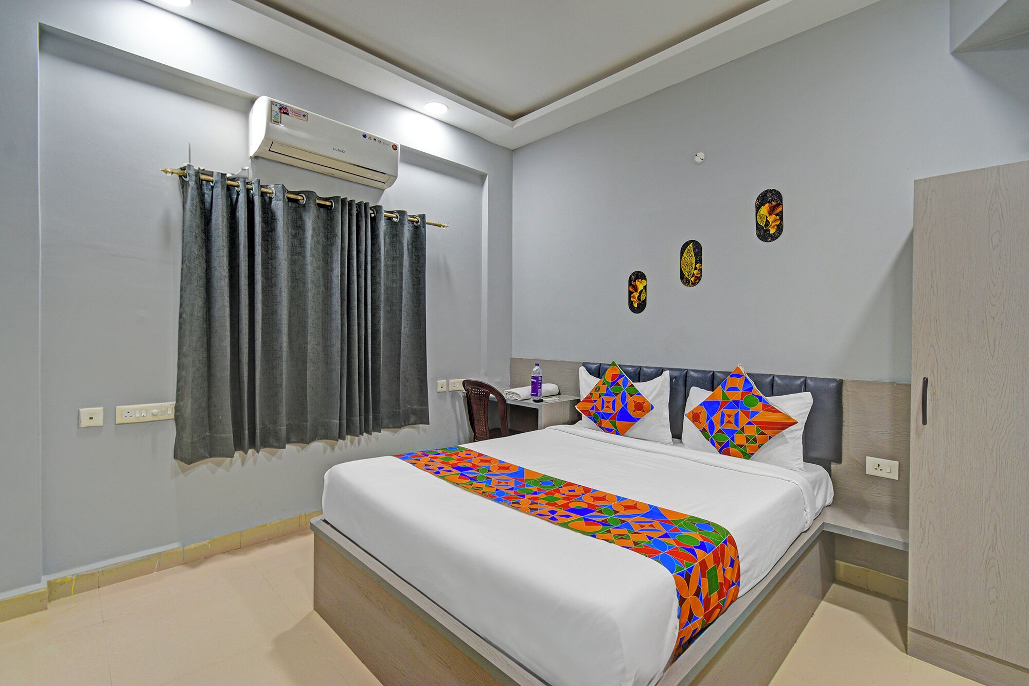 Rom – deluxe | Sengetøy i egyptisk bomull, sengetøy av topp kvalitet og safe på rommet