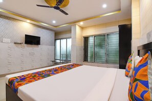 Egyptian cotton sheets, premium bedding, in-room safe, free WiFi