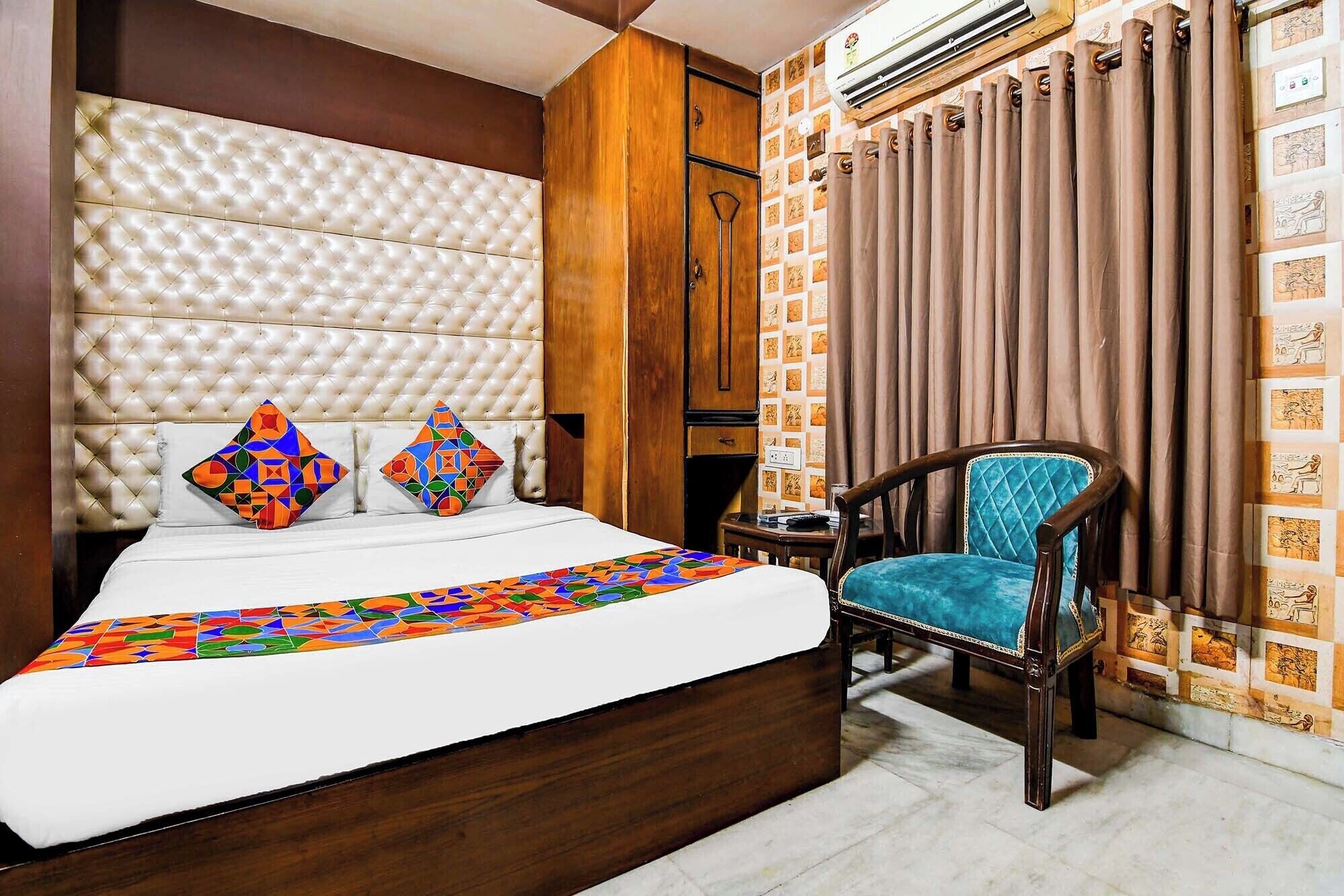 Egyptian cotton sheets, premium bedding, in-room safe, free WiFi