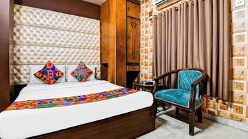 Egyptian cotton sheets, premium bedding, in-room safe, free WiFi