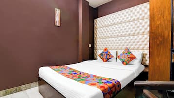 Egyptian cotton sheets, premium bedding, in-room safe, free WiFi