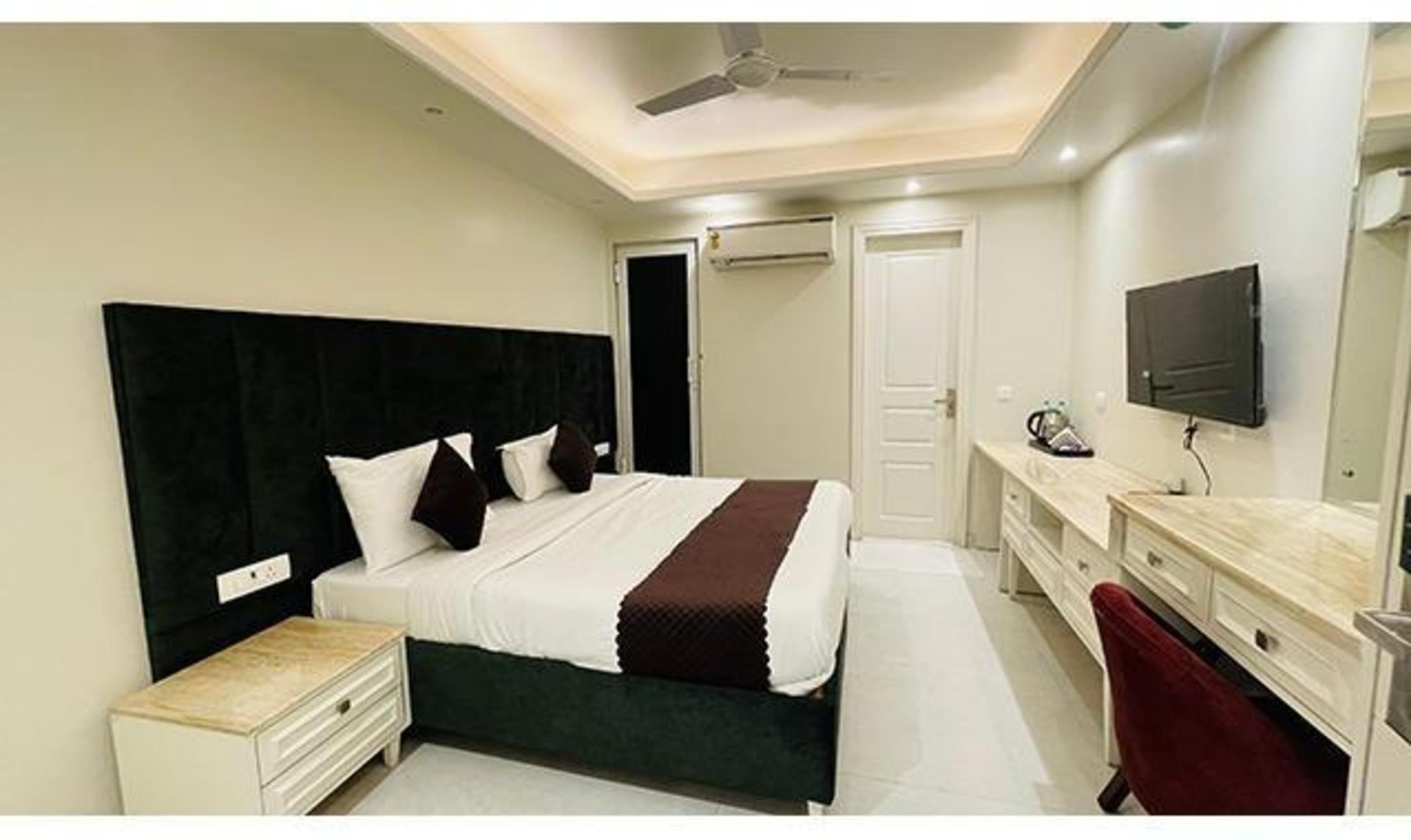 Premium-Zimmer | Bettwäsche aus ägyptischer Baumwolle, hochwertige Bettwaren, Zimmersafe