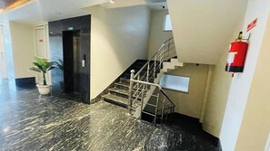 Lobby - Fabhotel Lands Inn (Gurugram)