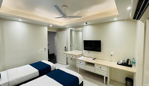 Egyptian cotton sheets, premium bedding, in-room safe, free WiFi - Fabhotel Lands Inn (Gurugram)