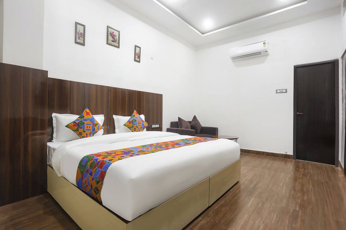 Premium Room | Egyptian cotton sheets, premium bedding, in-room safe, free WiFi
