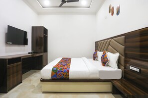 Egyptian cotton sheets, premium bedding, in-room safe, free WiFi