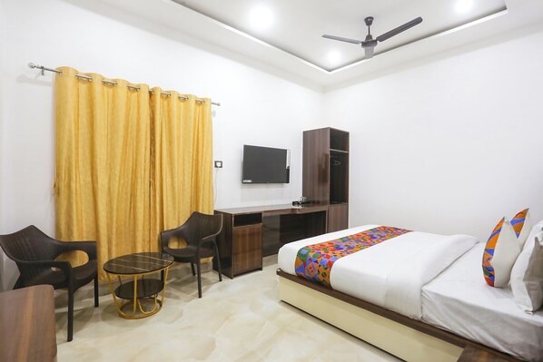 Egyptian cotton sheets, premium bedding, in-room safe, free WiFi