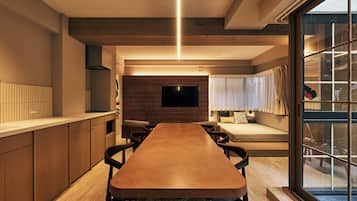 Deluxe Studio | In-room dining