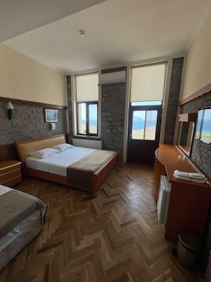 Family Triple Room | Free WiFi, bed sheets