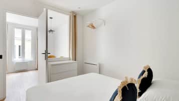 Apartment | 1 bedroom, laptop workspace, iron/ironing board, bed sheets
