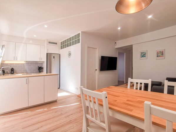 Interior - 3 bedroom apartment, completely renovated and ready to move in. (Barcelona)