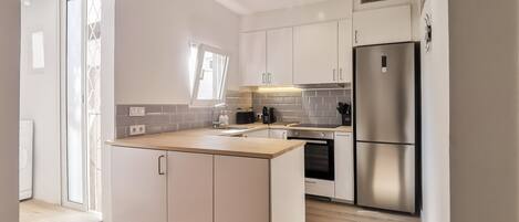 Oven, stovetop, dishwasher