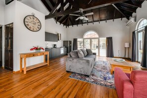 บ้านพัก | 8 ห้องนอน