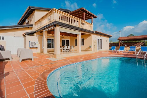 5 Bedroom Villa With Amazing View of Aruba Nature