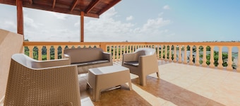 5 Bedroom Villa With Amazing View of Aruba Nature