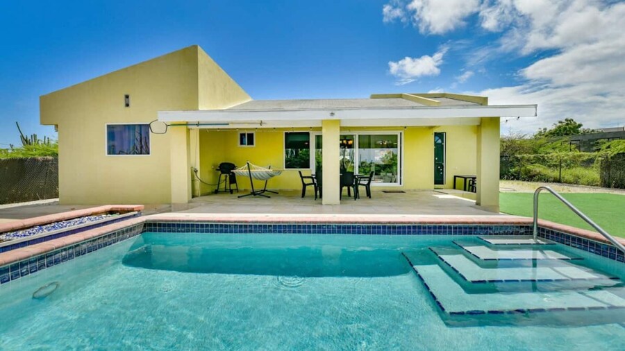 Happy Daze Villa in Paradera