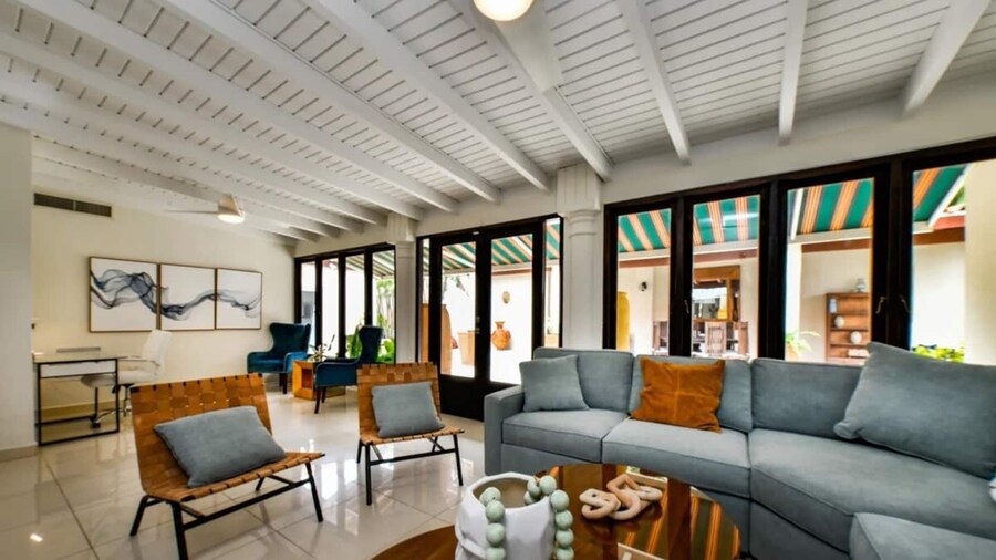 Blue Makini Villa in Noord